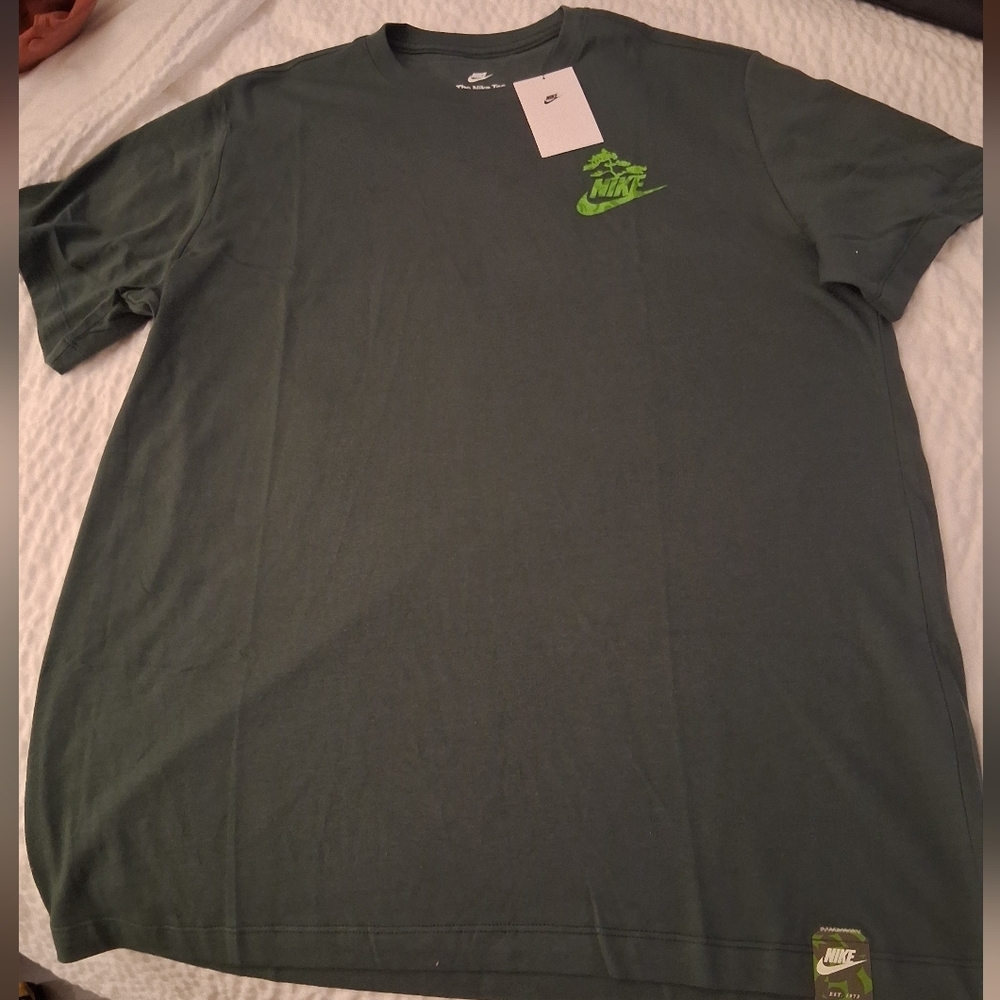 Nike Men's Dark Green Slow Your Sole Tshirt NWT SIZE LARGE